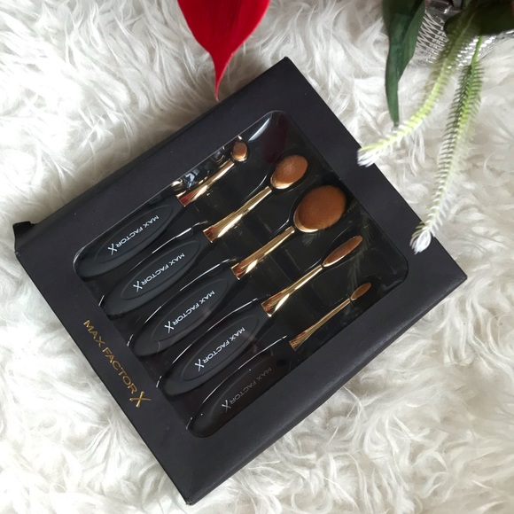 New Max Factor Makeup Brush set on amazing offer!✨ - Picture 2 of 15